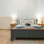 Lejlighed Alice For 6 Guest In Blaha Lujza Square Budapest