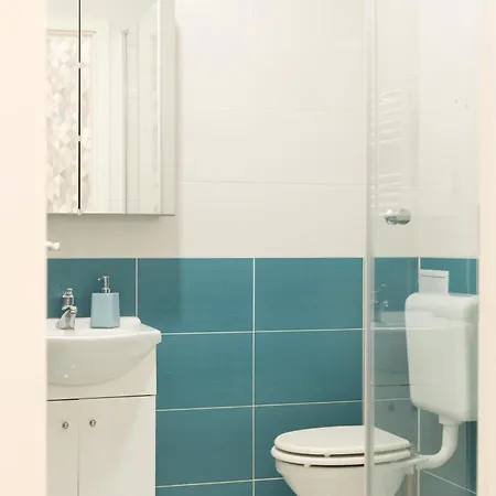 Apartamento Alice For 6 Guest In Blaha Lujza Square *
