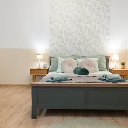 Apartamento Alice For 6 Guest In Blaha Lujza Square Budapeste