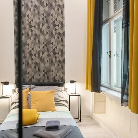 Alice For 6 Guest In Blaha Lujza Square Apartamento