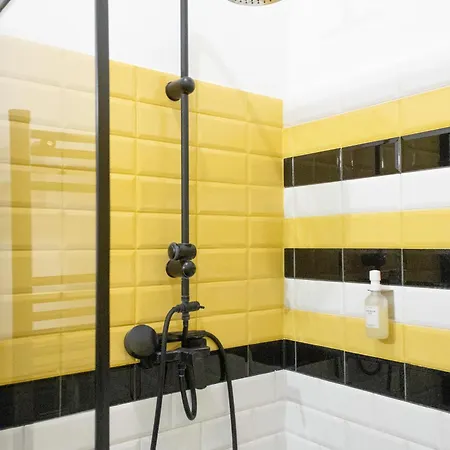 Alice For 6 Guest In Blaha Lujza Square Apartamento