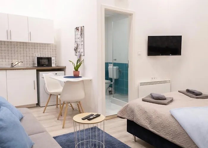Alice For 6 Guest In Blaha Lujza Square Apartamento *